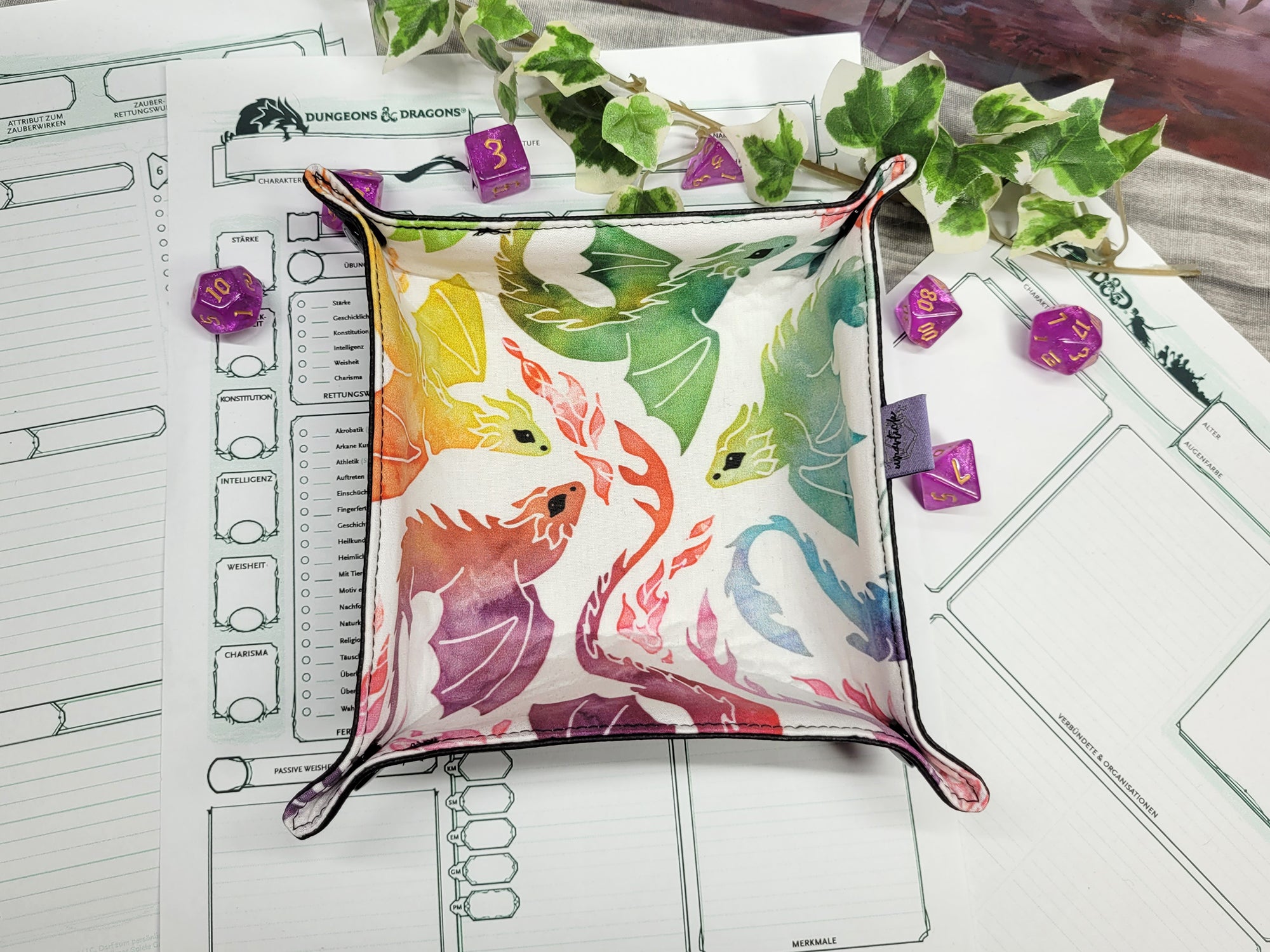 Rainbow Dragons faltbare Würfelunterlage S