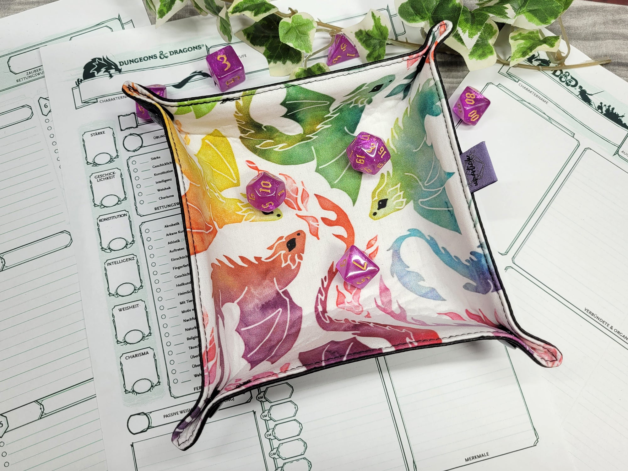 Rainbow Dragons faltbare Würfelunterlage S