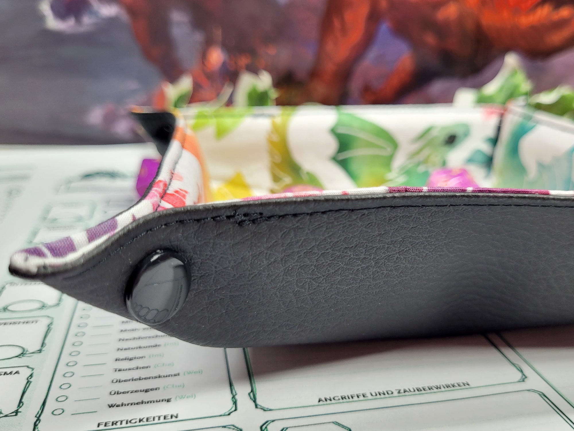 Rainbow Dragons faltbare Würfelunterlage S