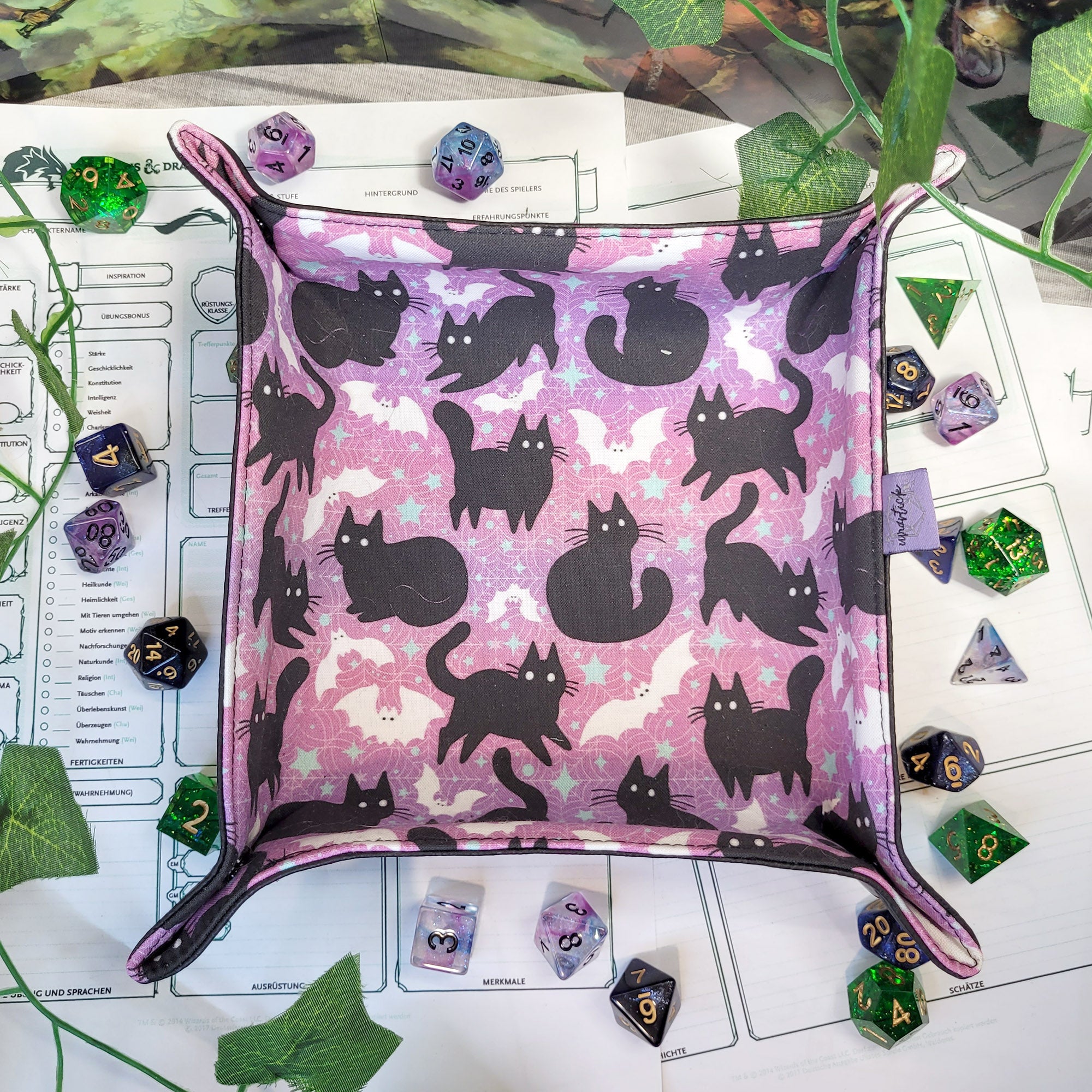 Bats and Cats faltbare Würfelunterlage L