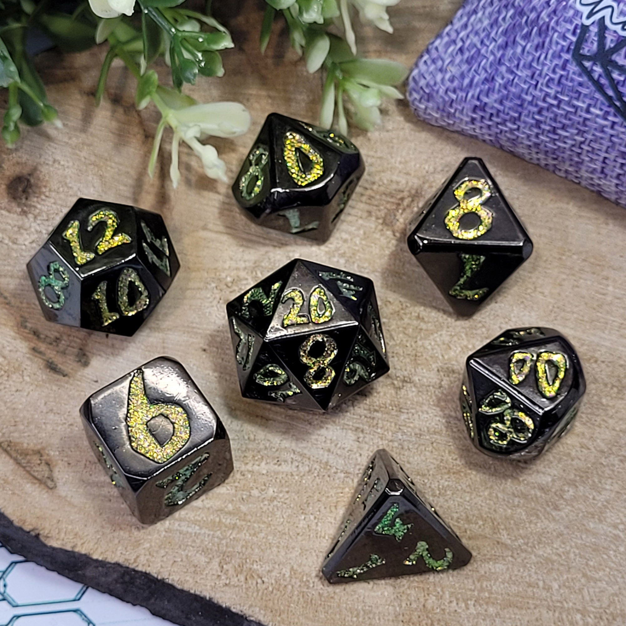 Black Scales Würfel aus Metall