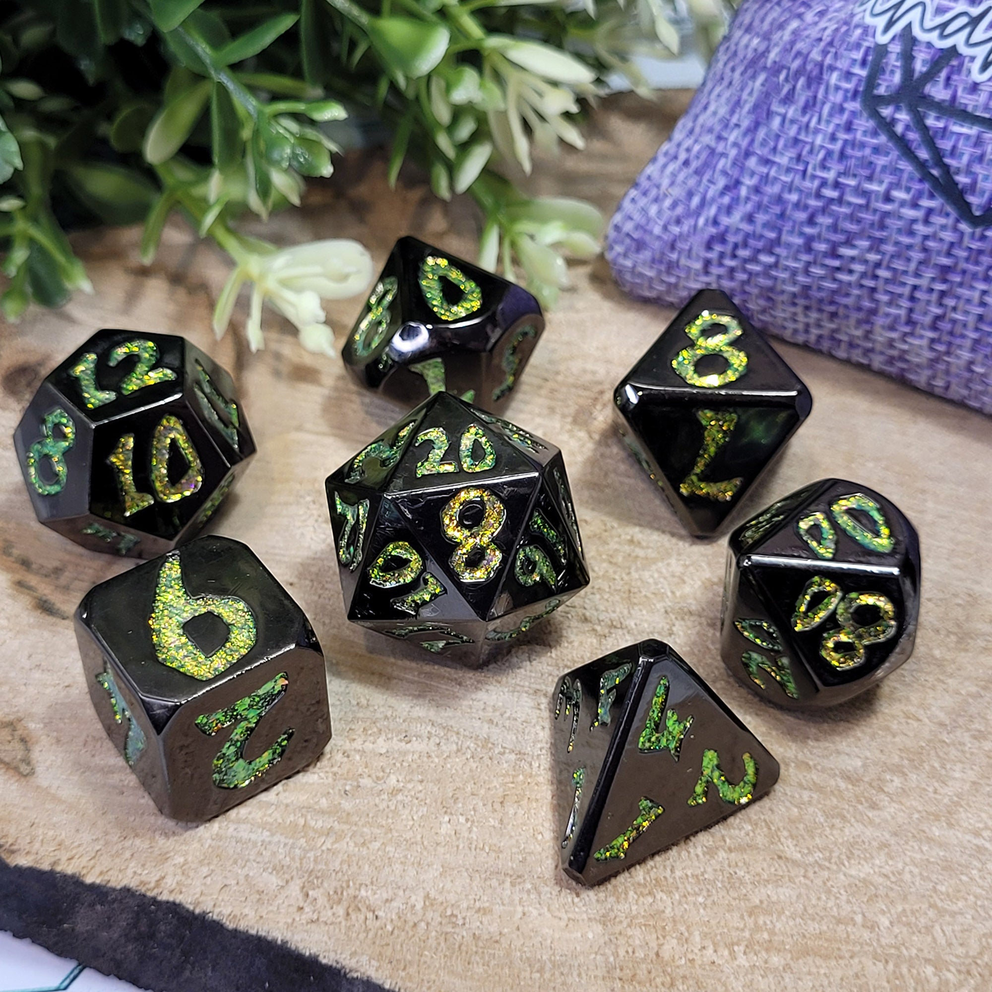 Black Scales Würfel aus Metall