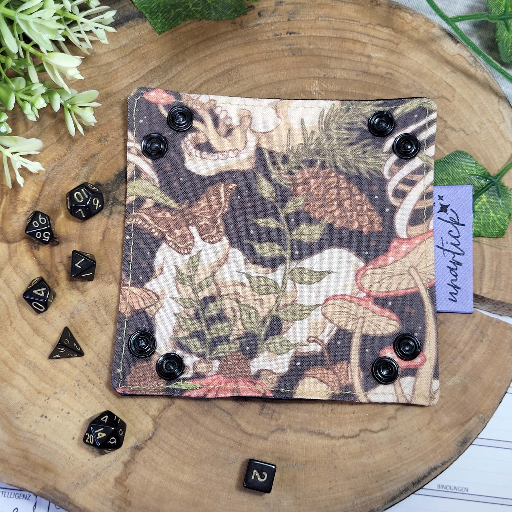 Grave Domain faltbare Würfelunterlage XXS in Pixiegröße