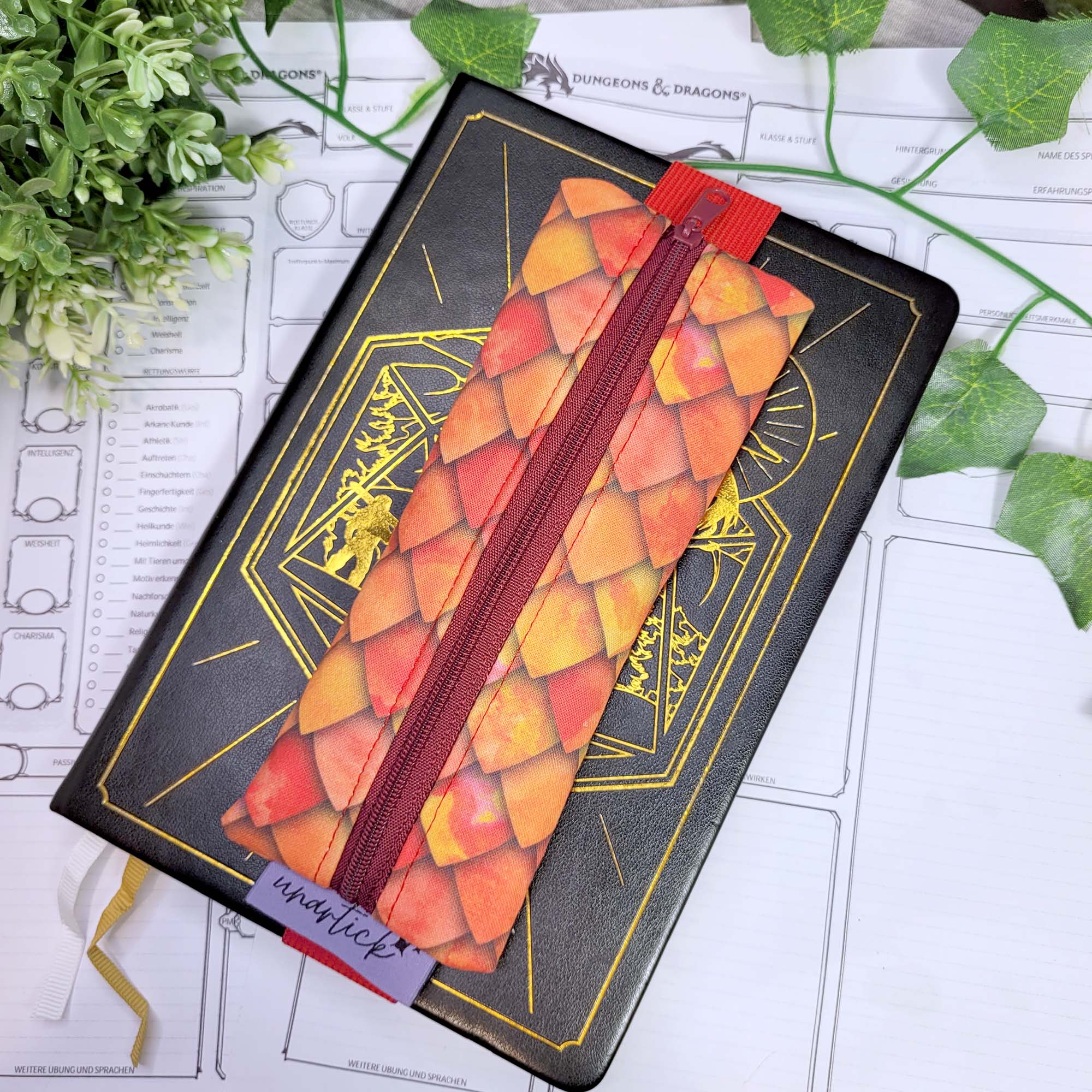 Mäppchen "Rote Drachenschuppen" mit Gummiband