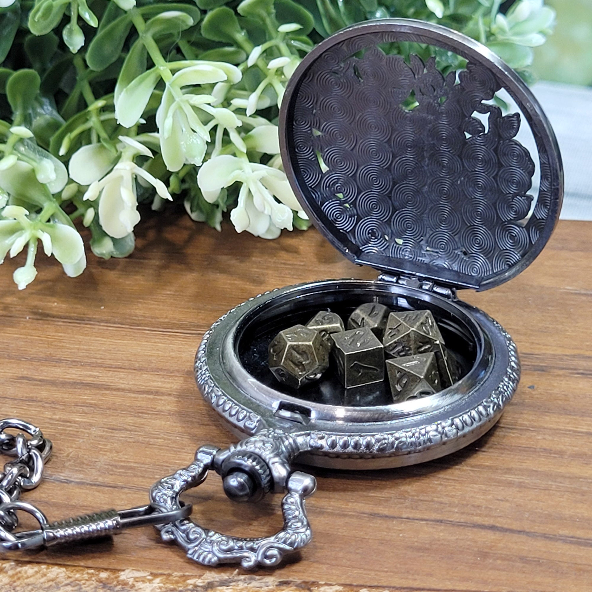 Mini Metallwürfel mit Aufbewahrung im Taschenuhrformat: Bards Song