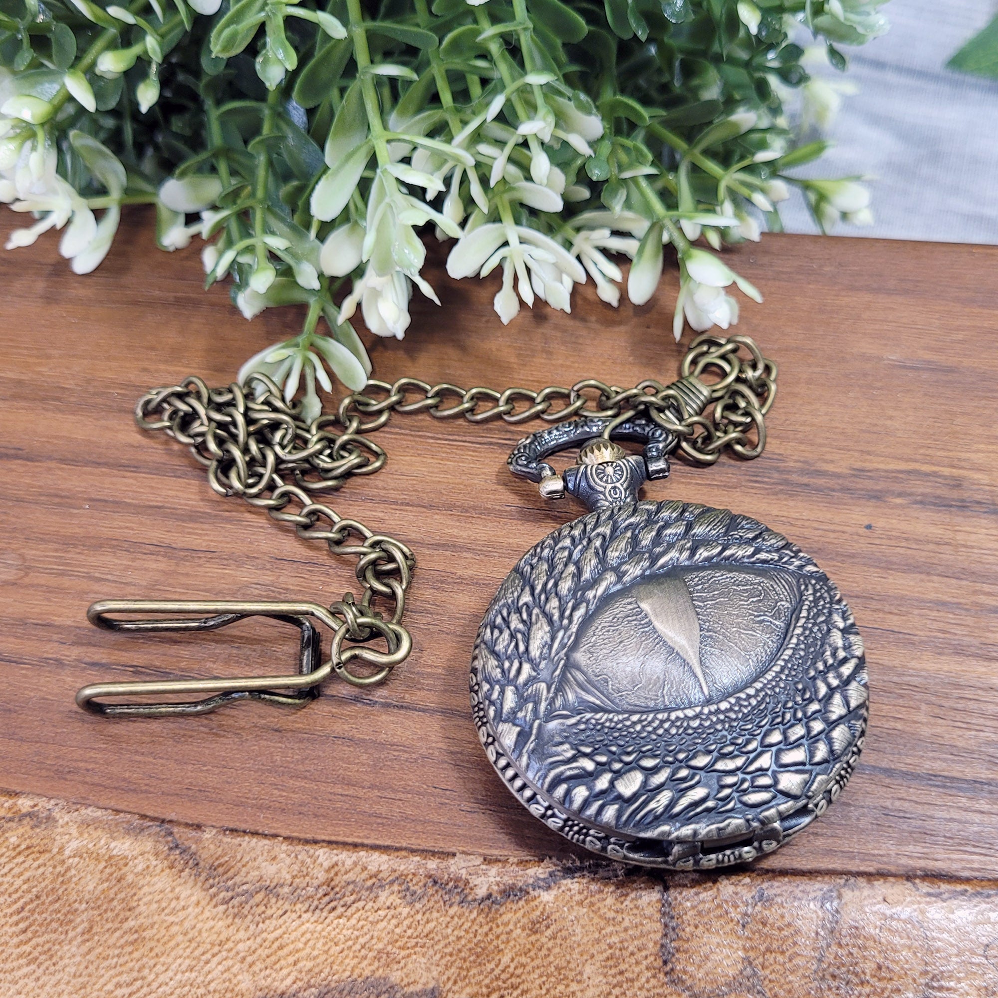 Mini Metallwürfel mit Aufbewahrung im Taschenuhrformat: Brass Watching Eye