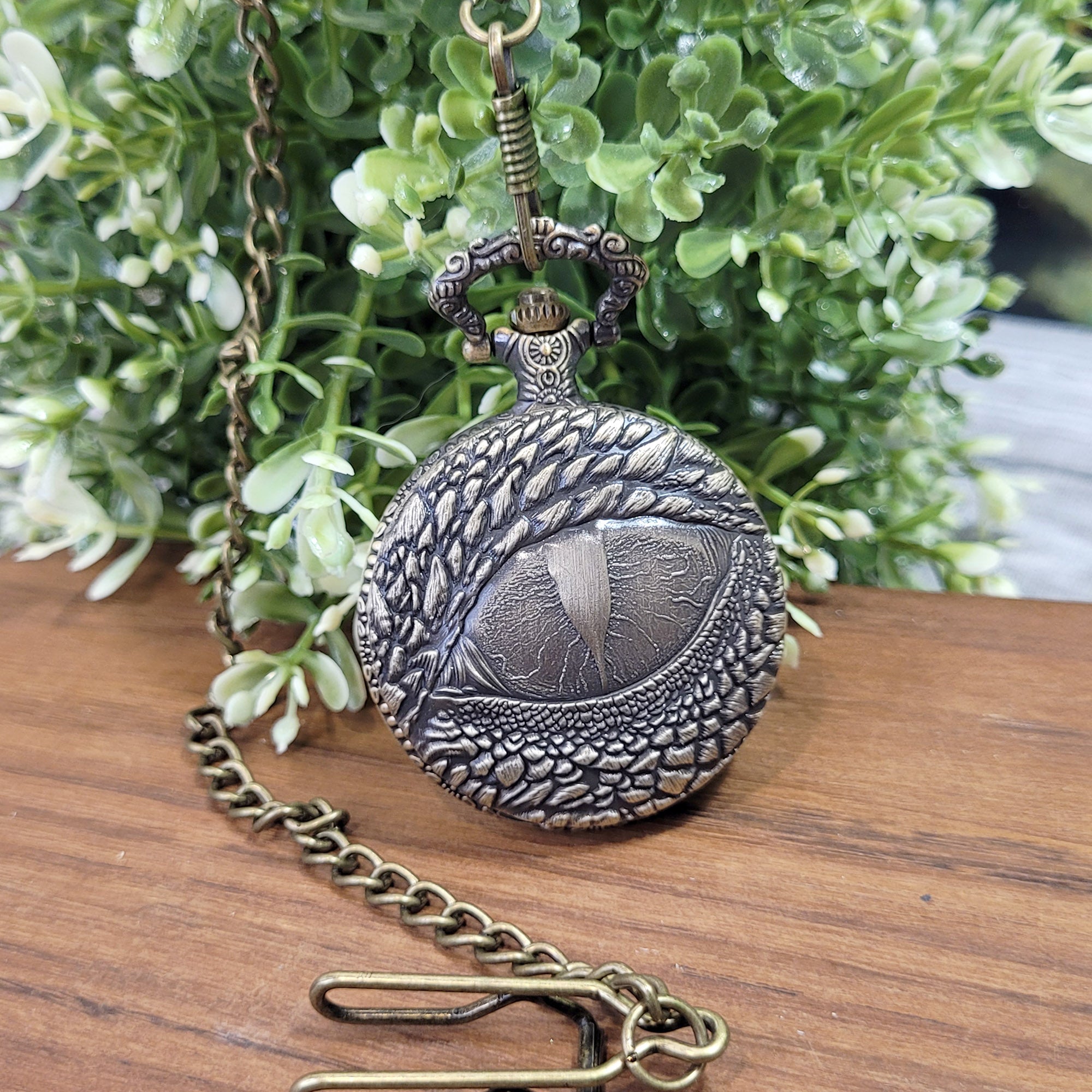 Mini Metallwürfel mit Aufbewahrung im Taschenuhrformat: Brass Watching Eye