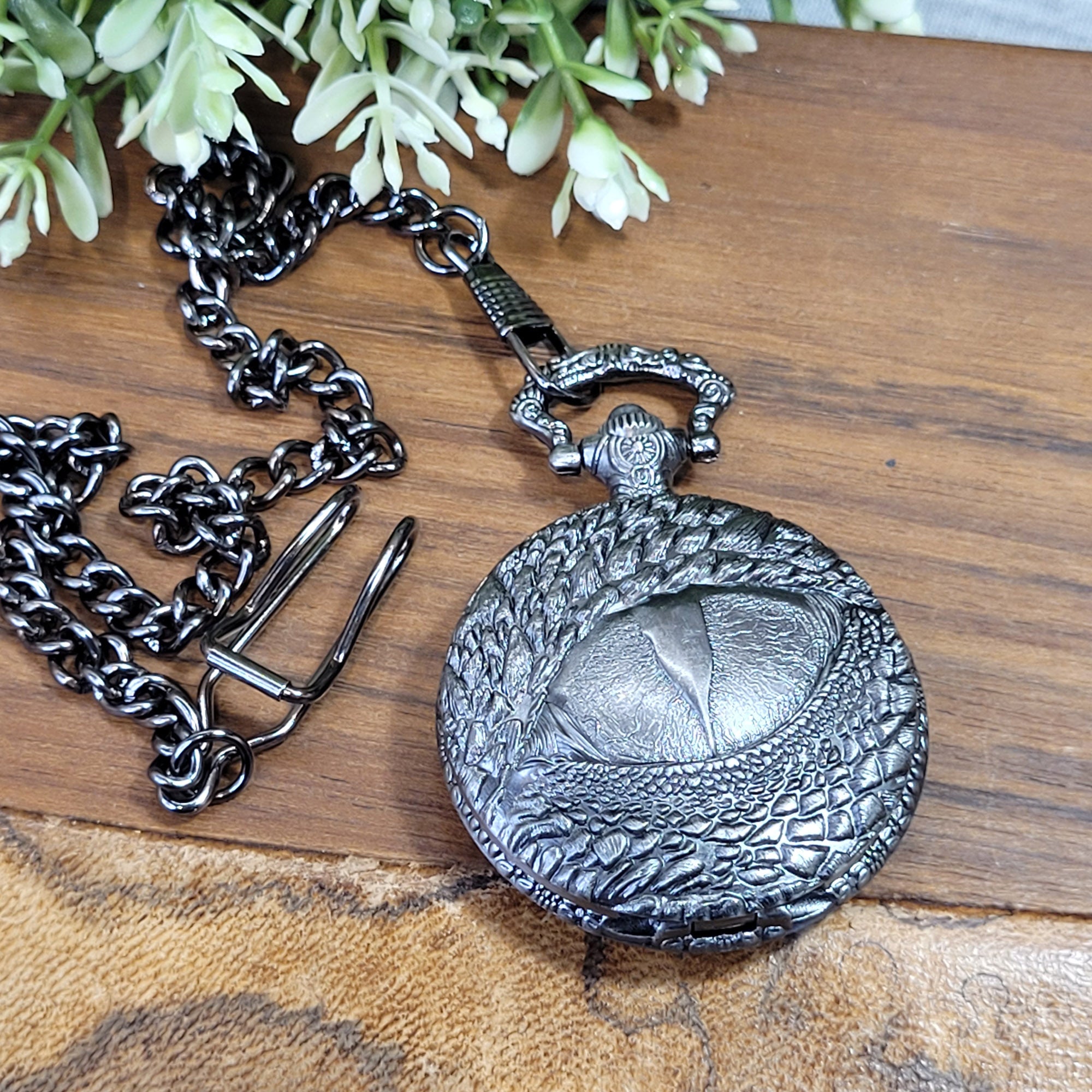 Mini Metallwürfel mit Aufbewahrung im Taschenuhrformat: Silver Watching Eye