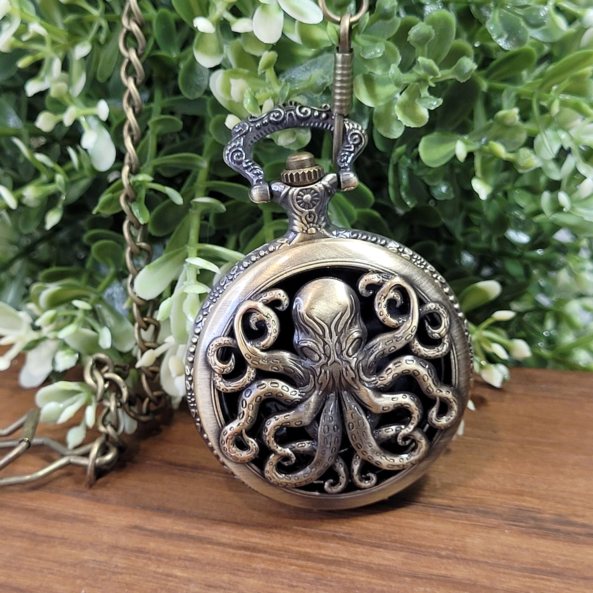 Mini Metallwürfel mit Aufbewahrung im Taschenuhrformat: Brass Kraken