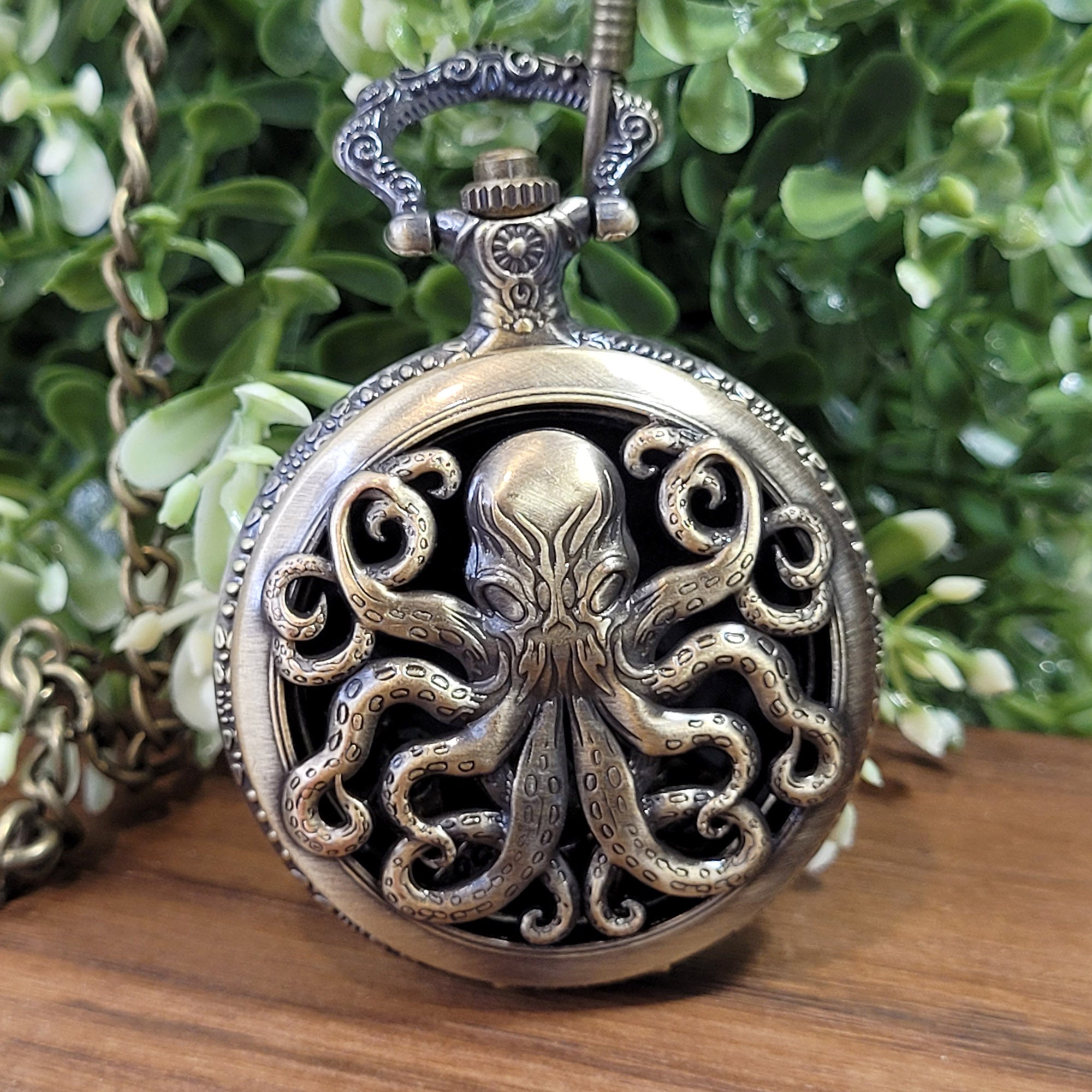 Mini Metallwürfel mit Aufbewahrung im Taschenuhrformat: Brass Kraken