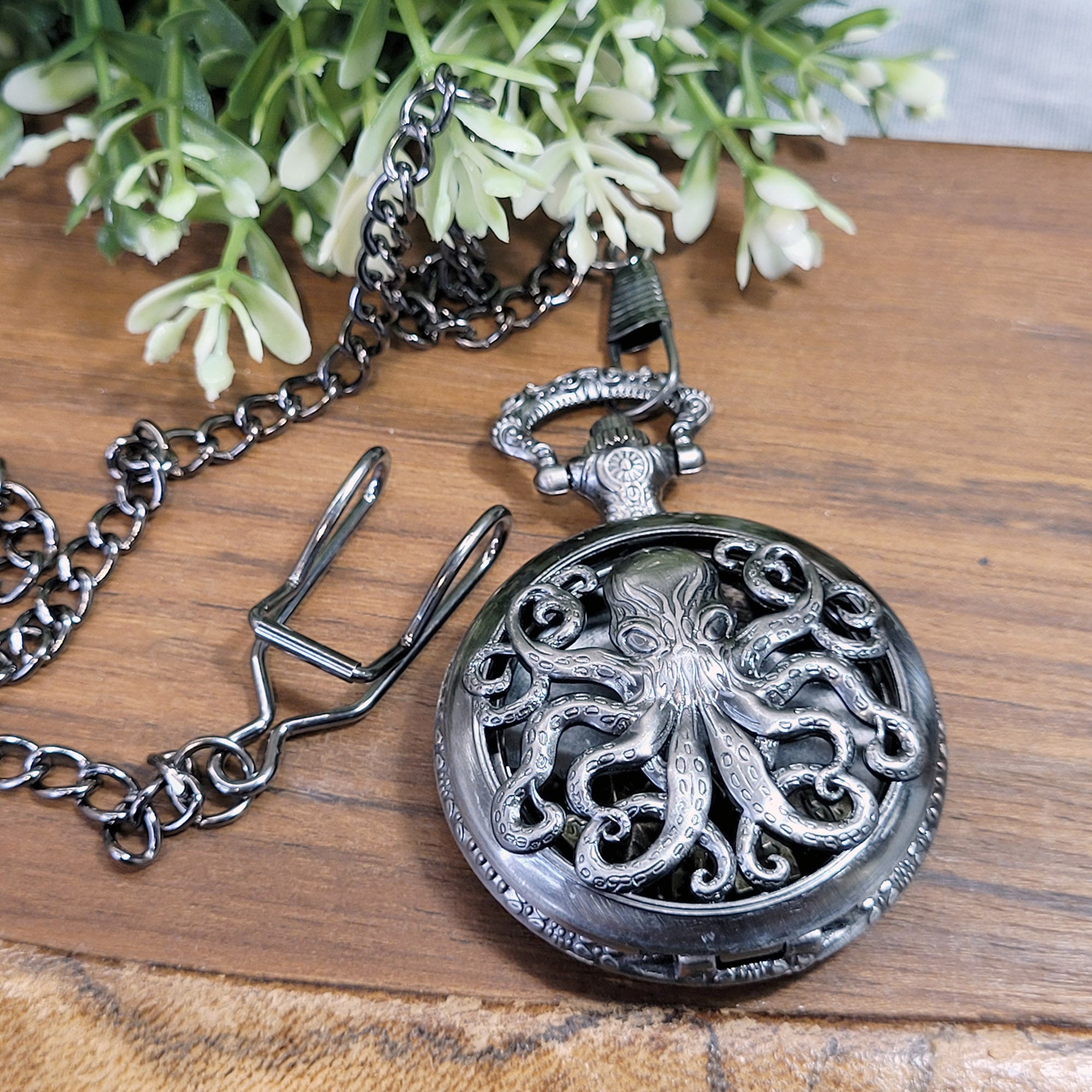 Mini Metallwürfel mit Aufbewahrung im Taschenuhrformat: Silver Kraken