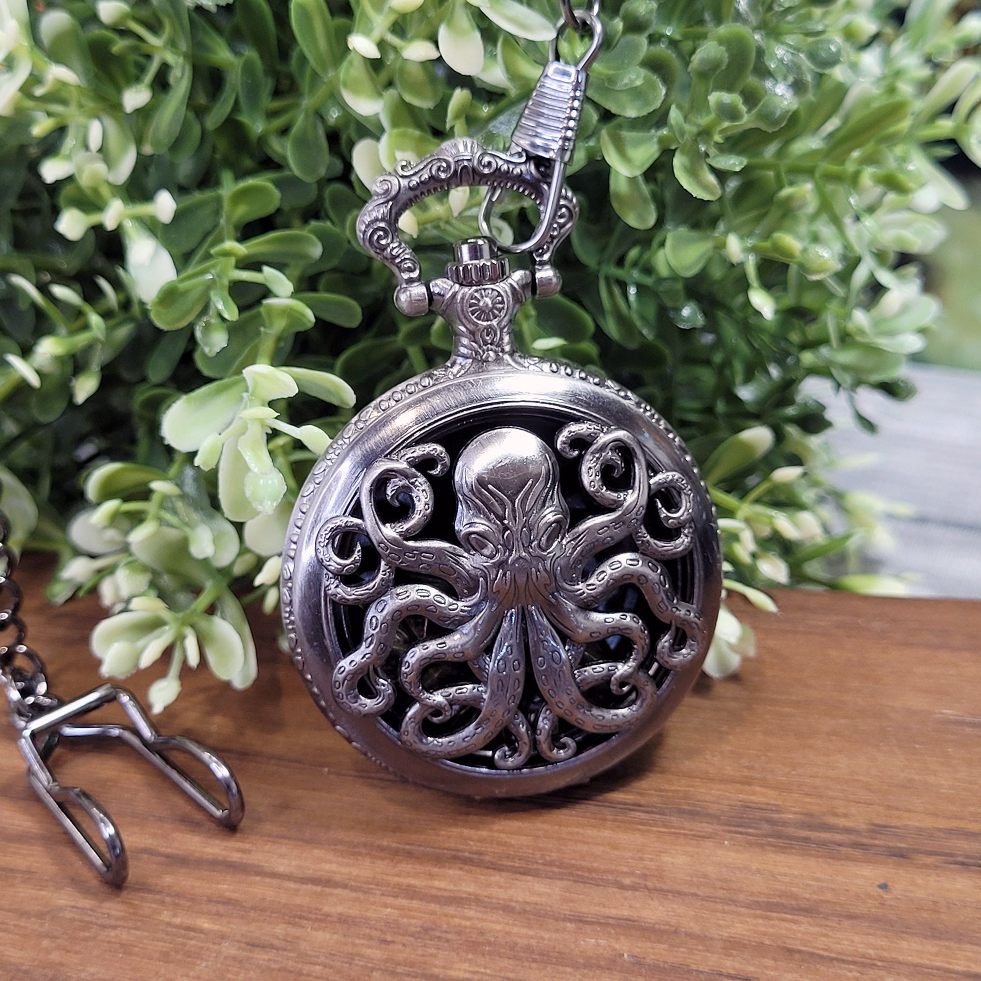 Mini Metallwürfel mit Aufbewahrung im Taschenuhrformat: Silver Kraken