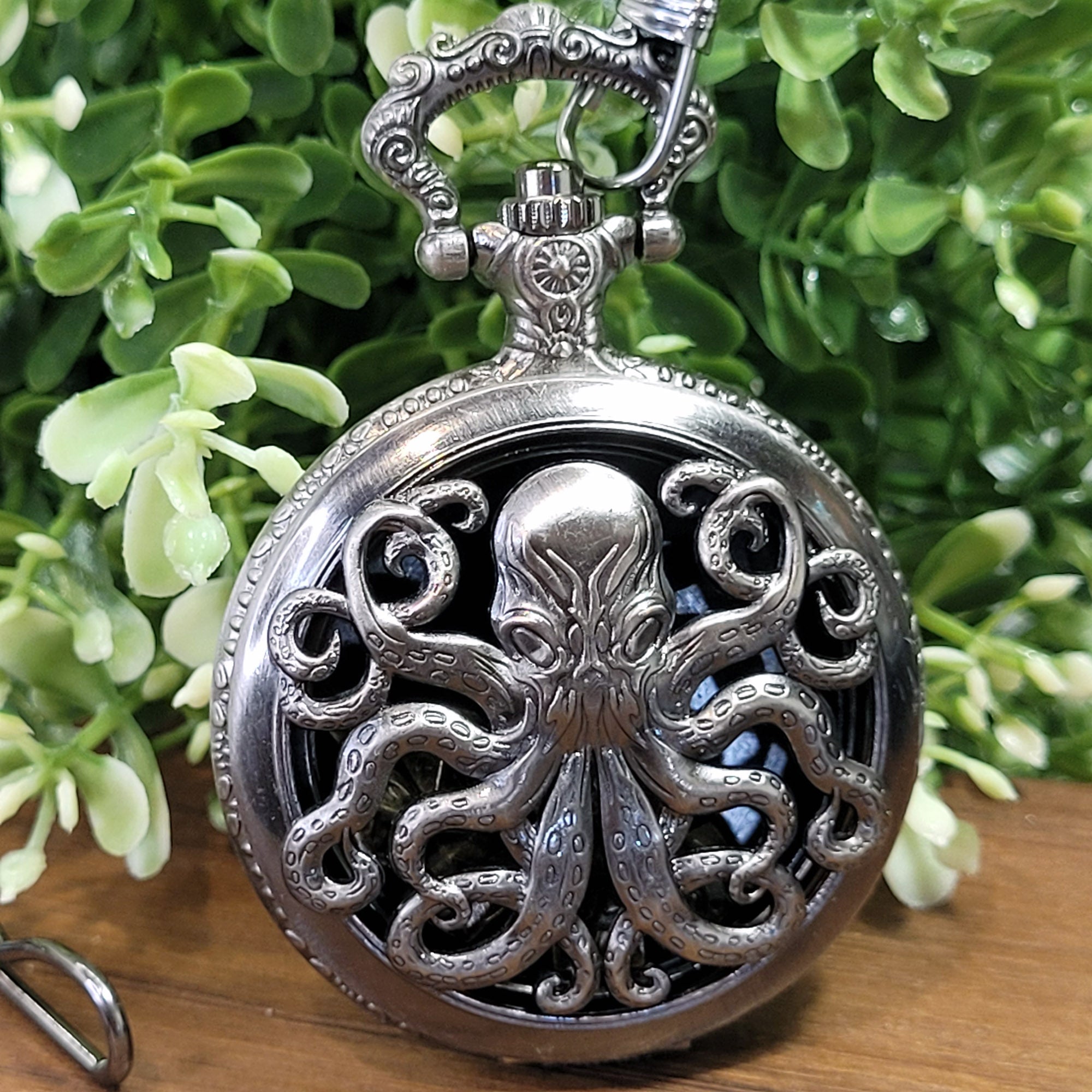 Mini Metallwürfel mit Aufbewahrung im Taschenuhrformat: Silver Kraken