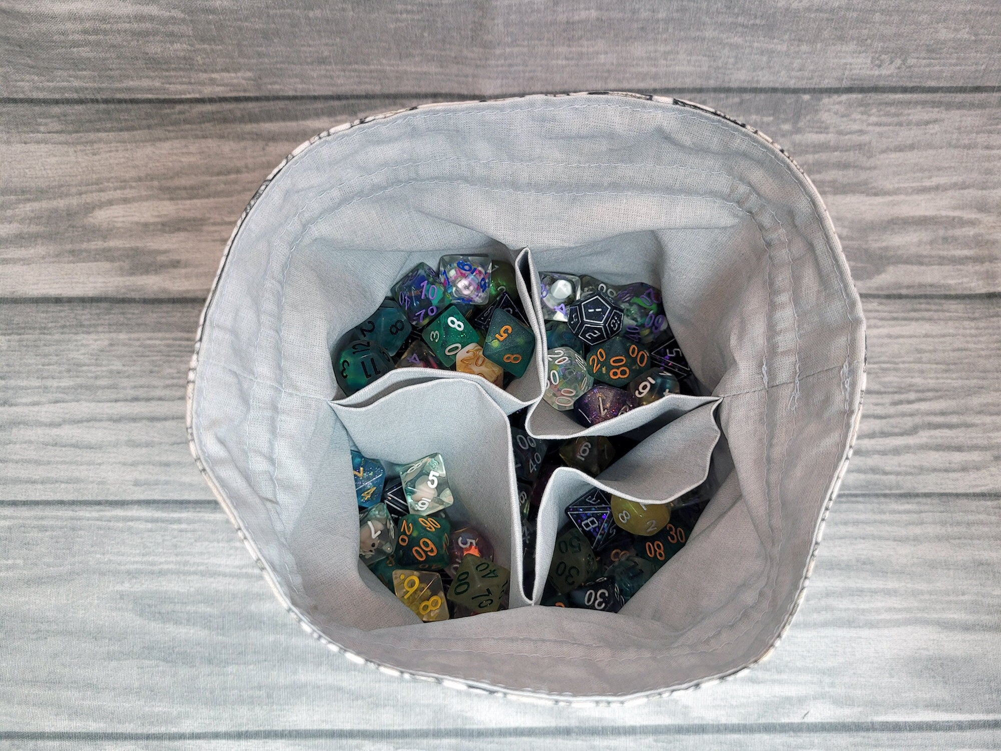 Dungeon Map Würfelbeutel XXL mit Unterteilungen
