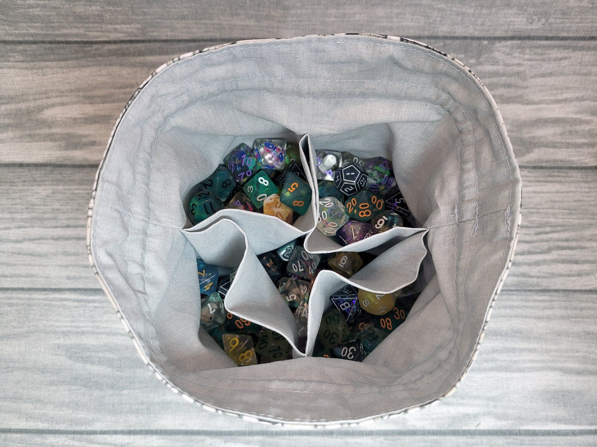 Dungeon Map Würfelbeutel XXL mit Unterteilungen
