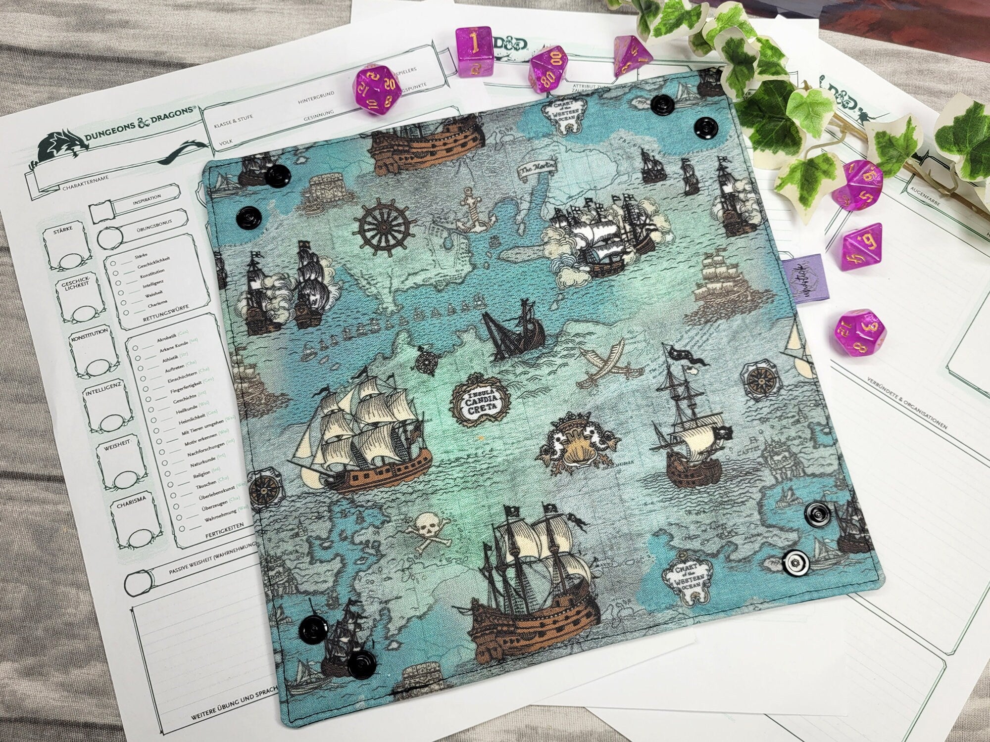 Pirate foldable dice mat L