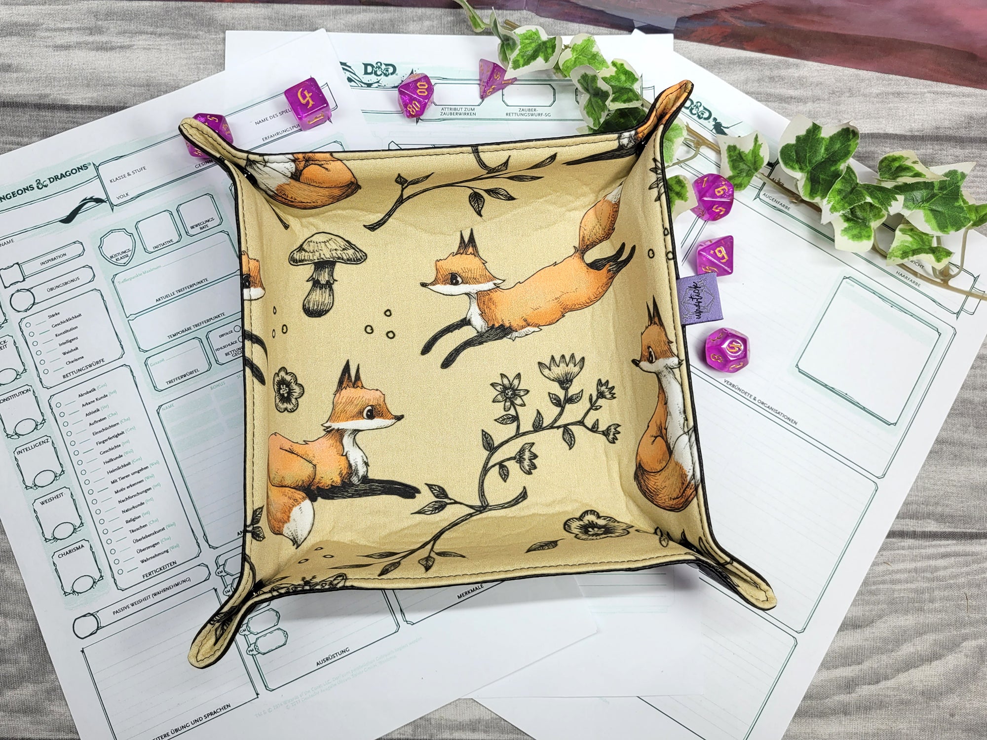 Foxes foldable dice mat L