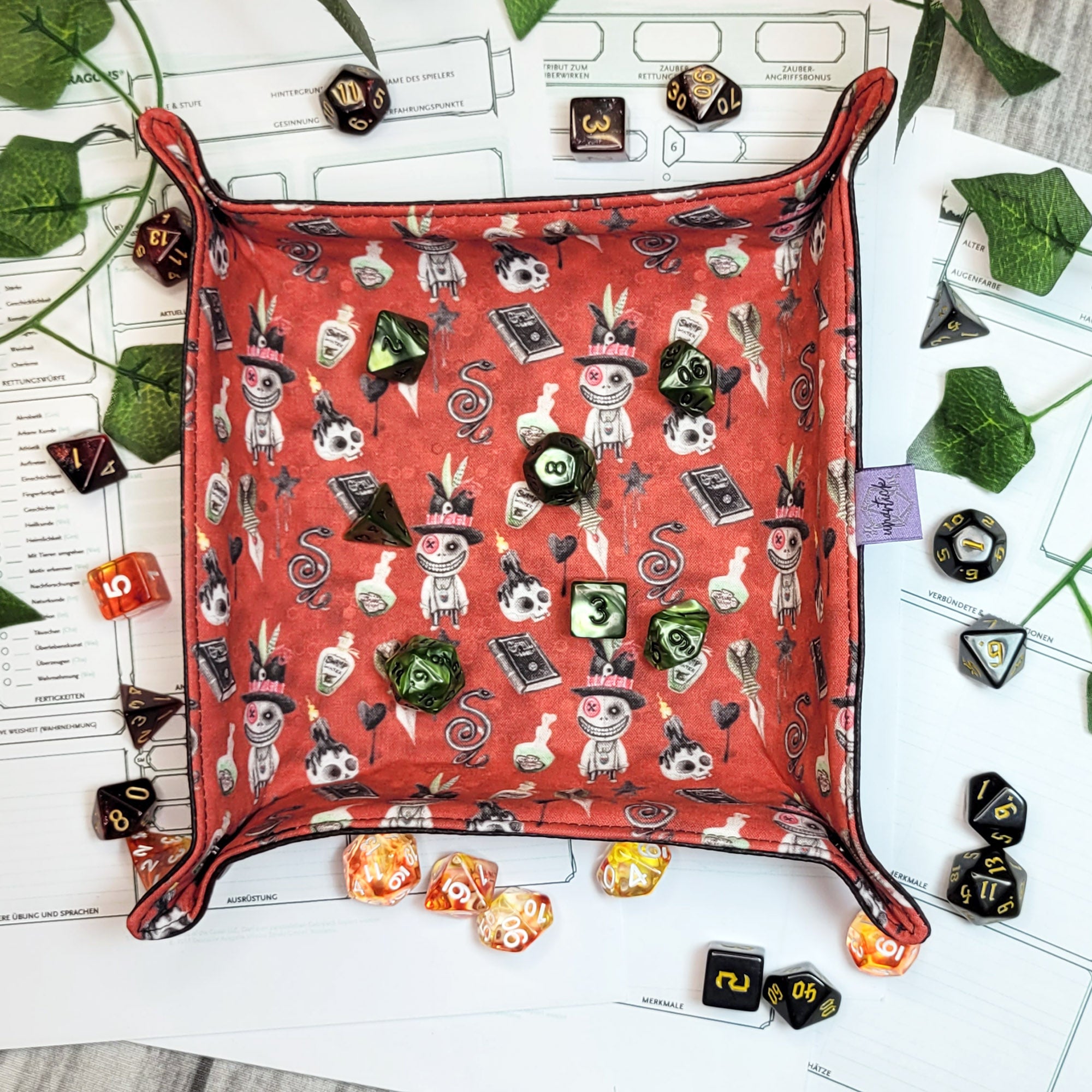 Voodoo foldable dice mat L