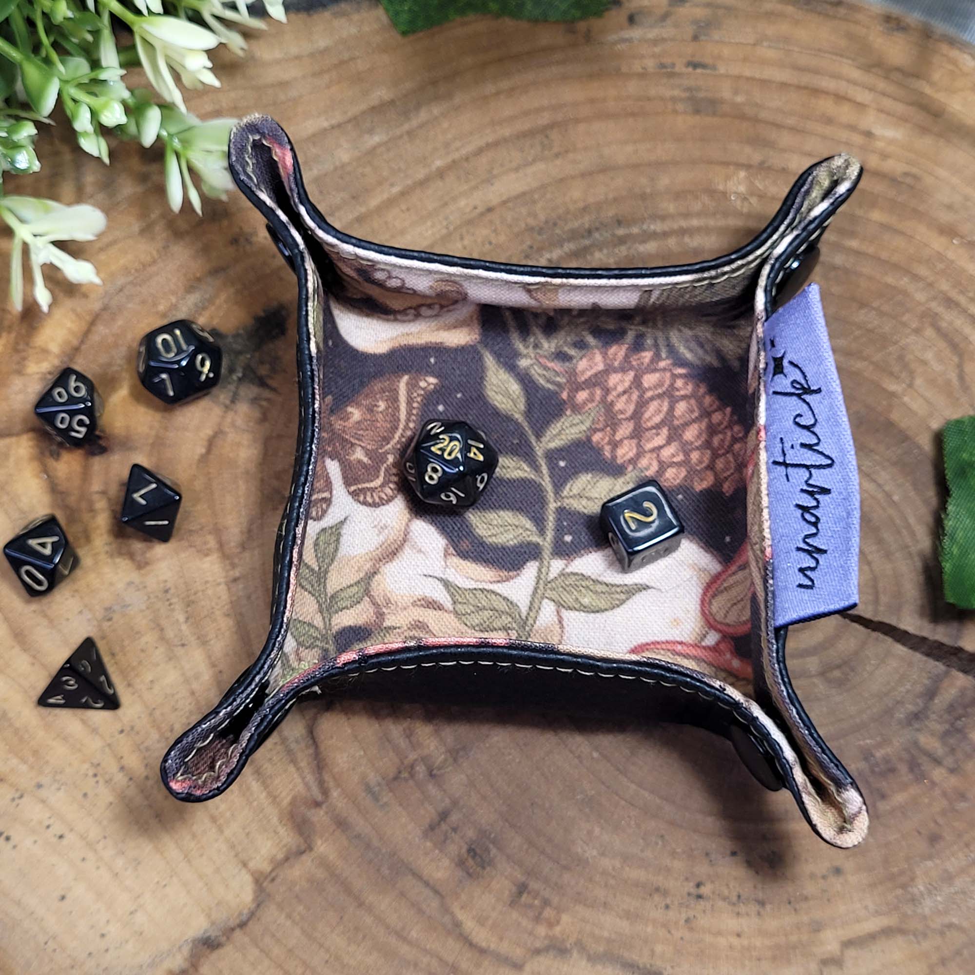 Grave Domain faltbare Würfelunterlage XXS in Pixiegröße