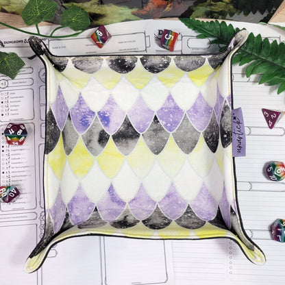 Nonbinary Pride Dragon Scales faltbare Würfelunterlage L