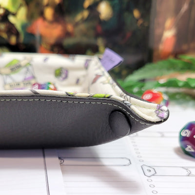 Genderqueer Roll with Pride faltbare Würfelunterlage S