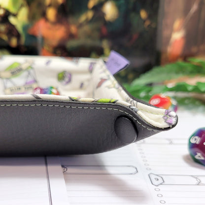 Genderqueer Roll with Pride faltbare Würfelunterlage S