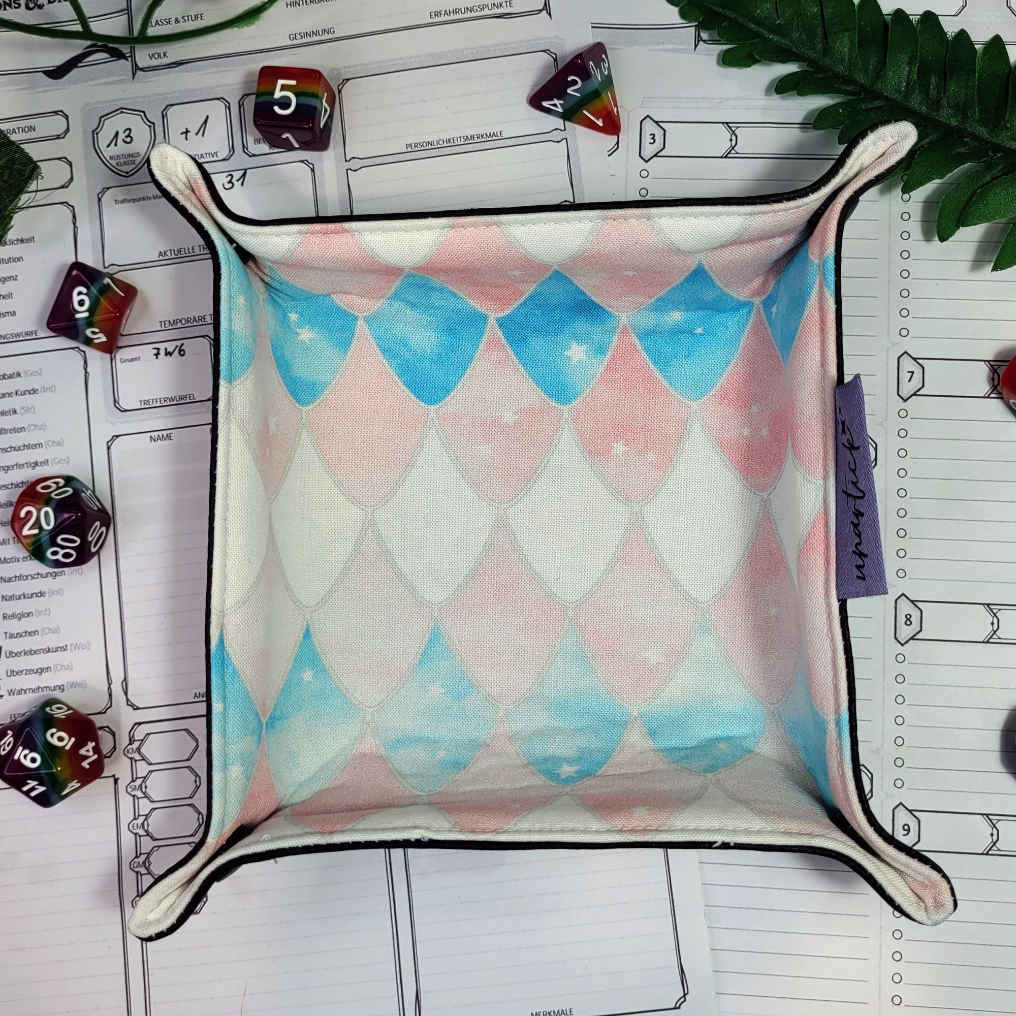Transgender Pride Dragon Scales faltbare Würfelunterlage S