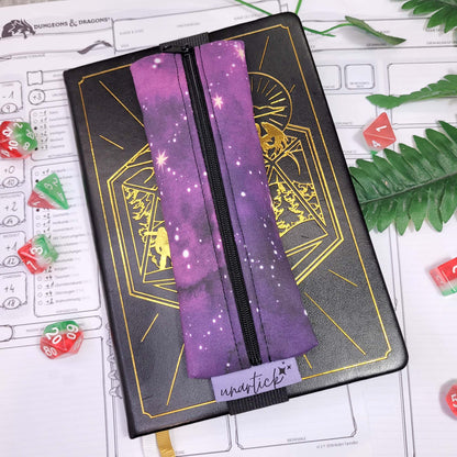 Mäppchen "Purple Galaxy" mit Gummiband