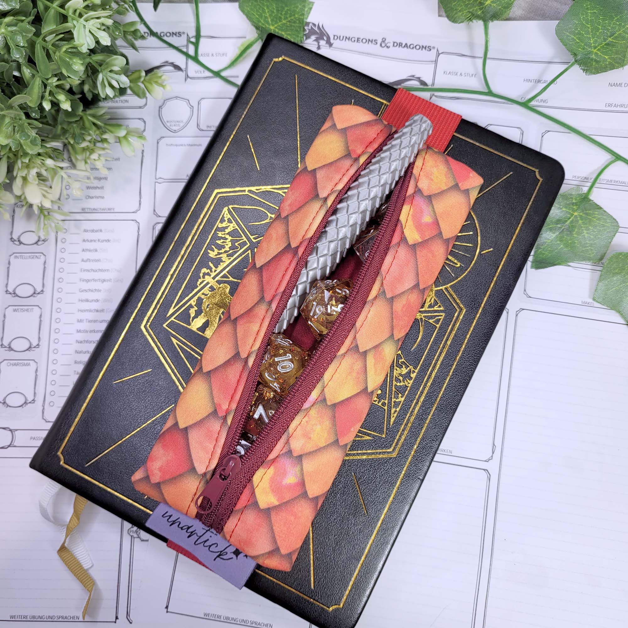 Mäppchen "Rote Drachenschuppen" mit Gummiband