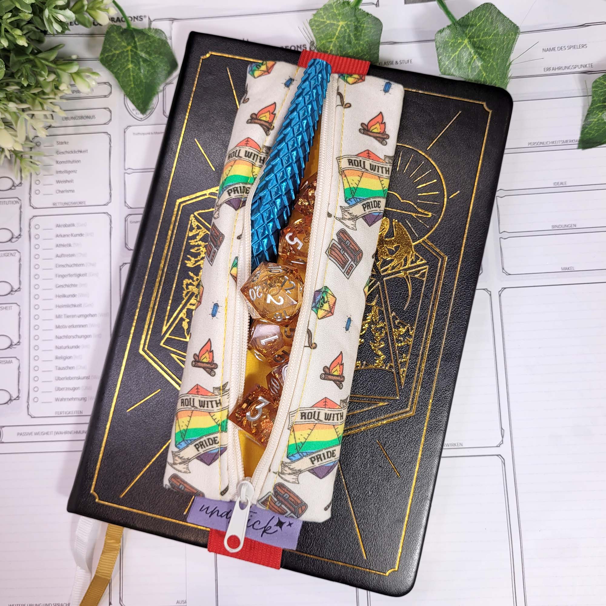 Mäppchen "Roll with Pride" mit Gummiband