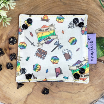 Roll with Pride faltbare Würfelunterlage XXS in Pixiegröße