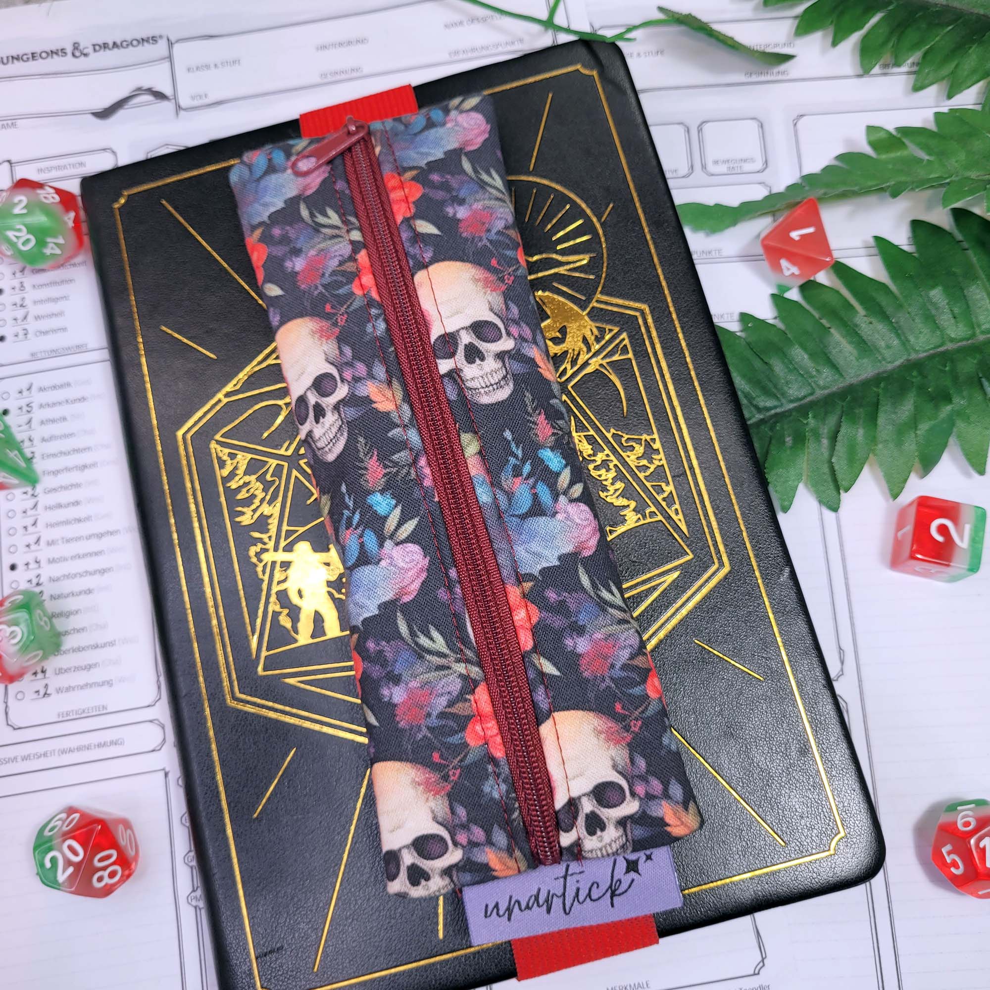 Mäppchen "Skulls and Roses" mit Gummiband
