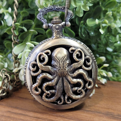Mini Metallwürfel mit Aufbewahrung im Taschenuhrformat: Brass Kraken